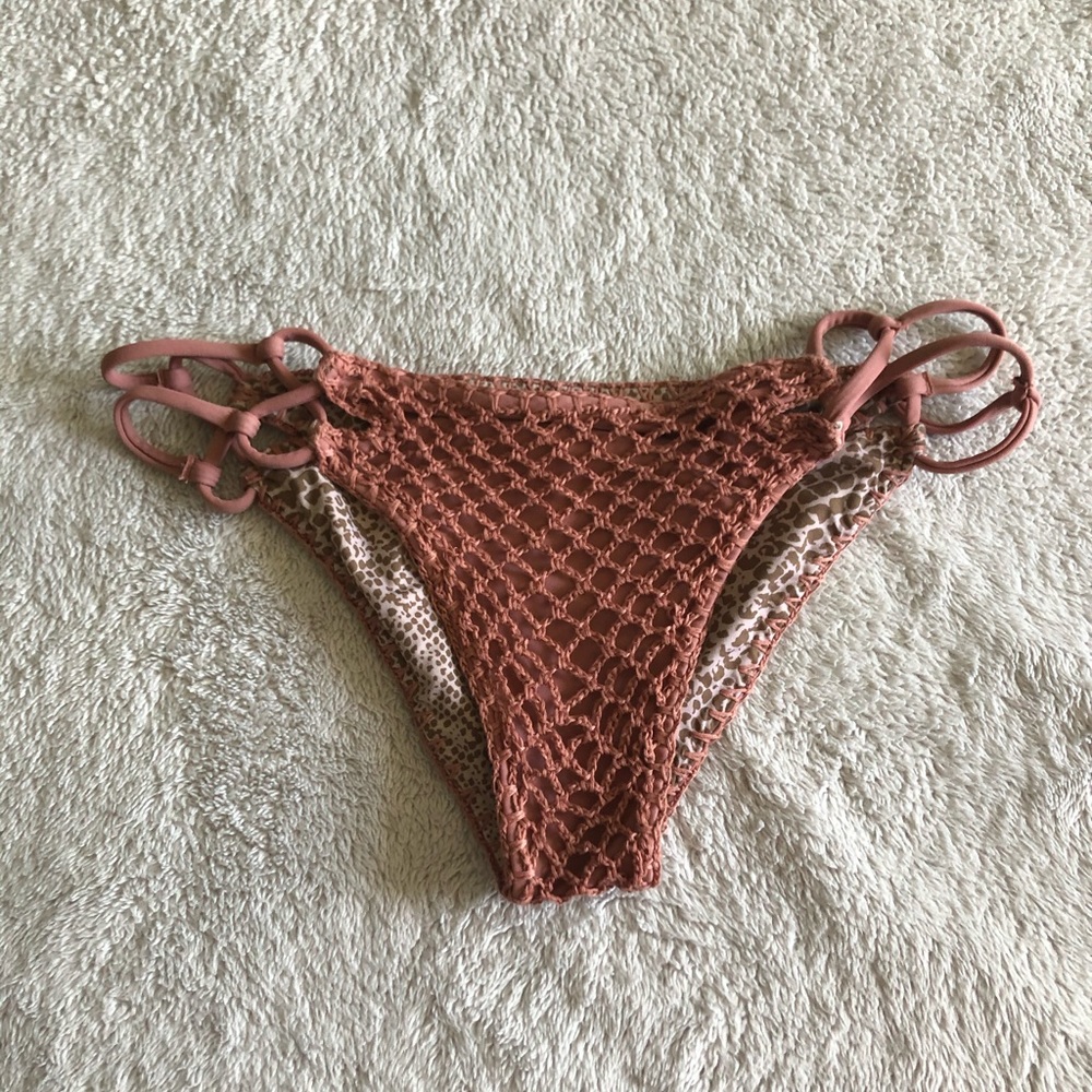 Acacia Crochet Nusa Bottom